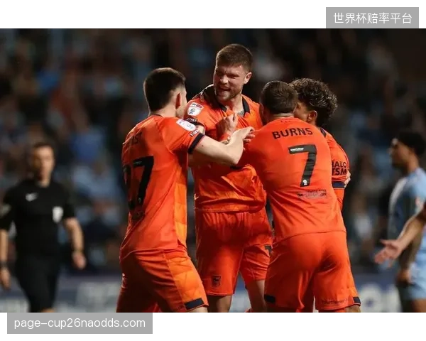 中后卫伯吉斯凭借稳定的俱乐部表现入选国家队，将提升后防线的硬度。